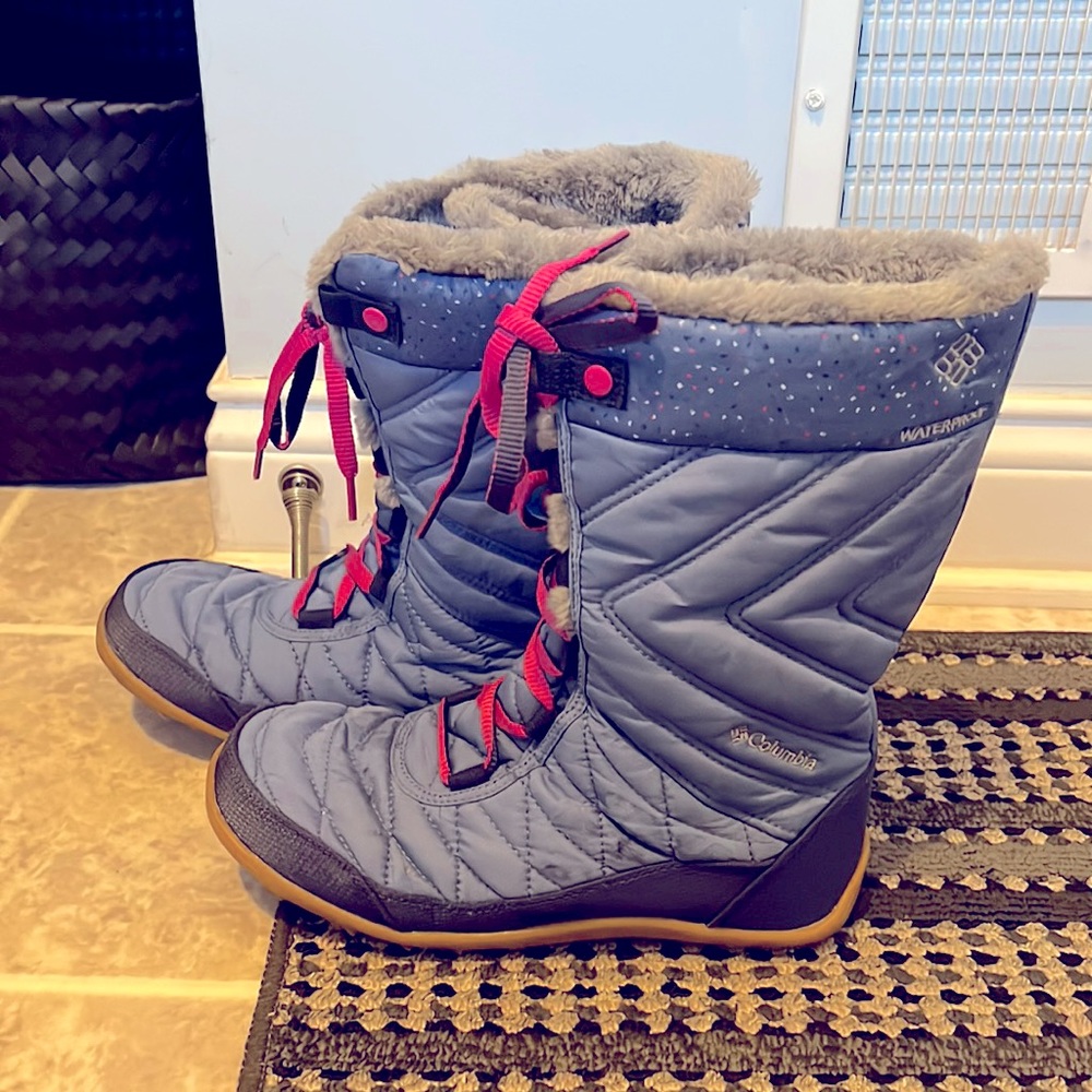 Girls Columbia boots size 6 blue with gray trim